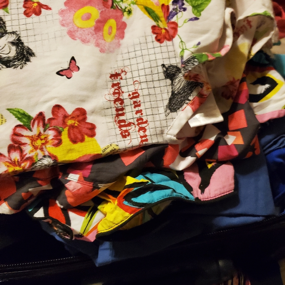 Lots of uniform scrubs